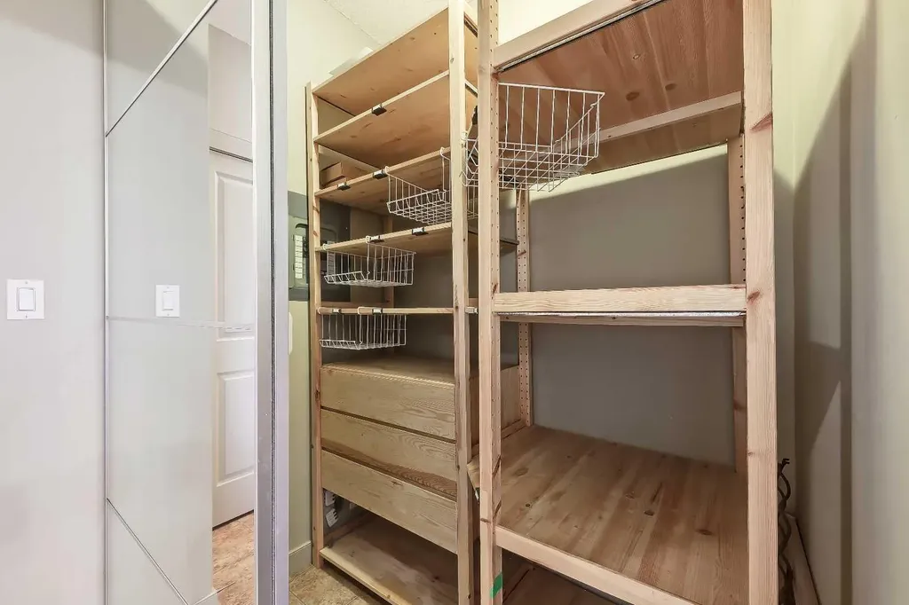 5605 Henwood Street SW Calgary AB T3E 7R2