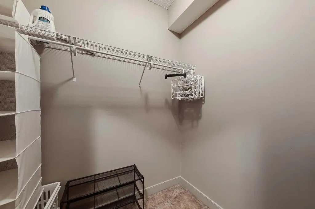 5605 Henwood Street SW Calgary AB T3E 7R2