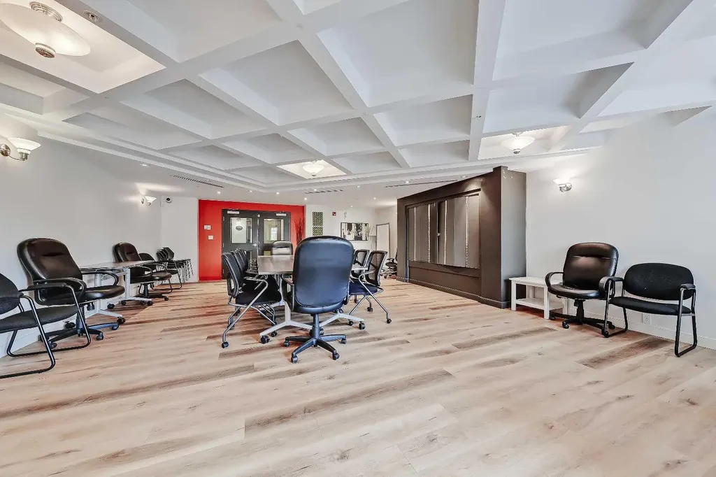 5605 Henwood Street SW Calgary AB T3E 7R2