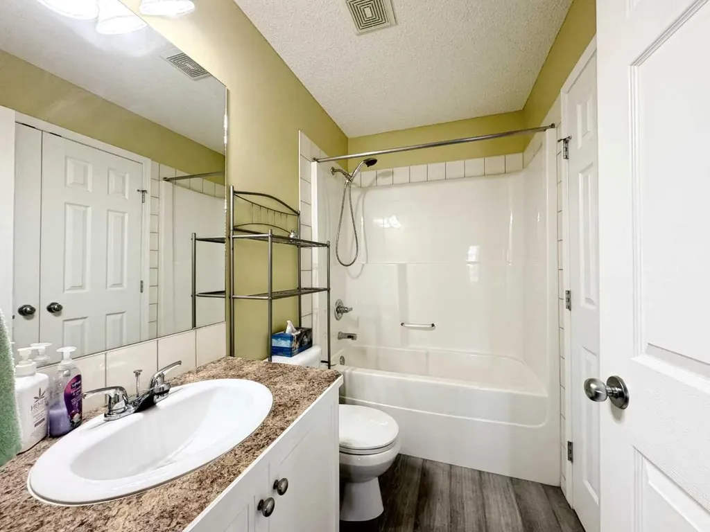 101 Channelside Cove SW Airdrie AB T4B 3J1