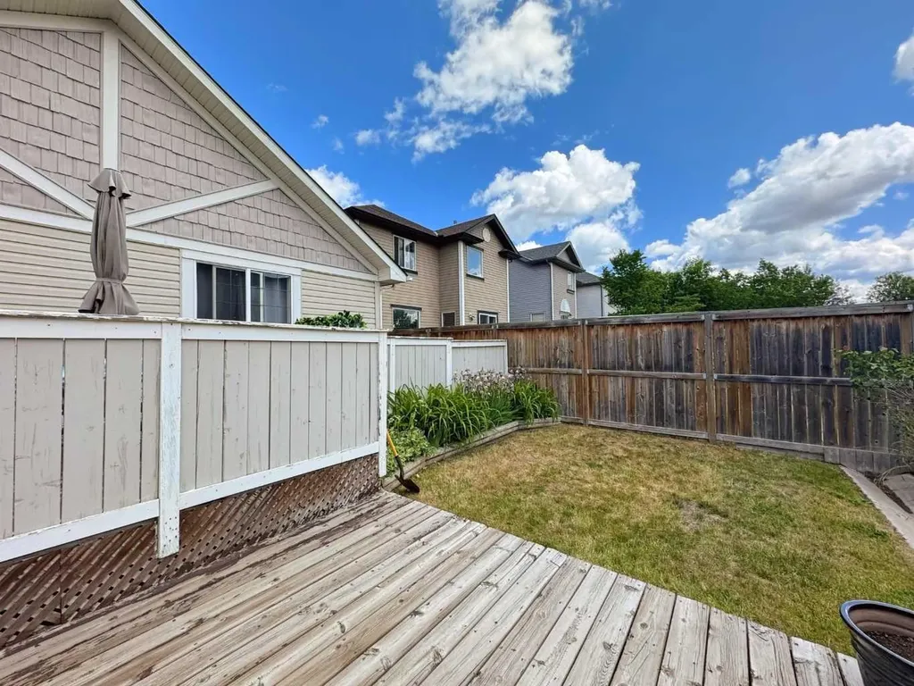101 Channelside Cove SW Airdrie AB T4B 3J1