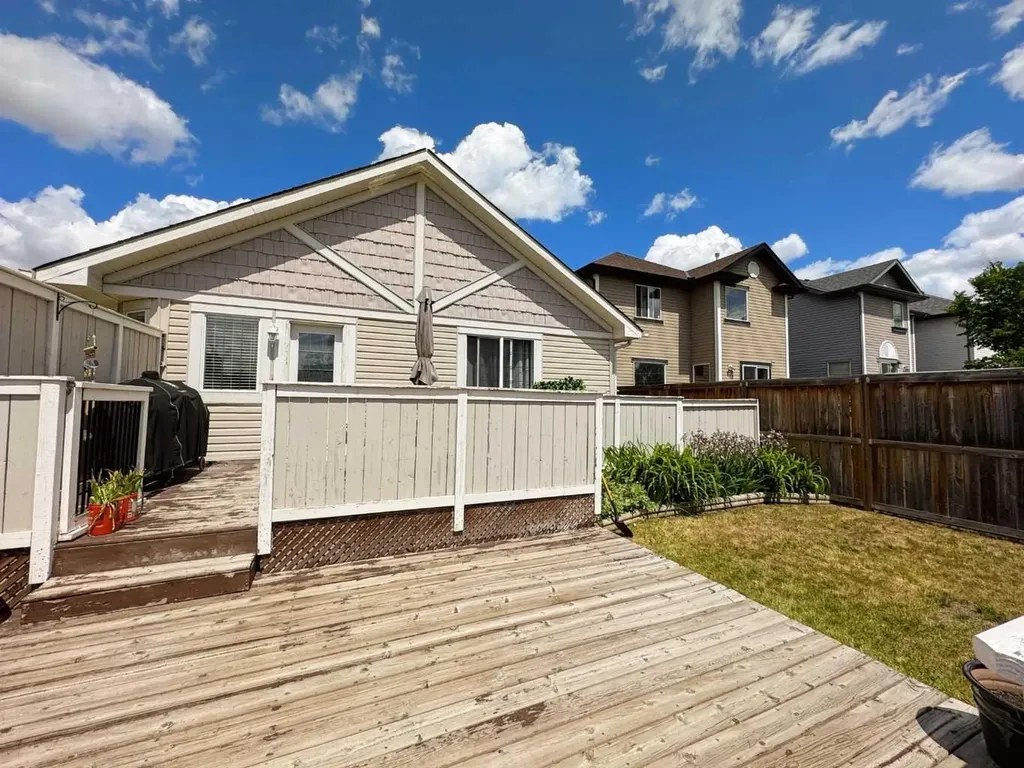 101 Channelside Cove SW Airdrie AB T4B 3J1