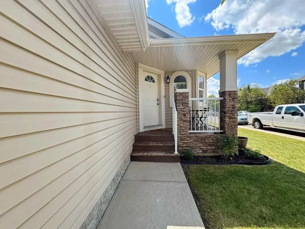101 Channelside Cove SW Airdrie AB T4B 3J1