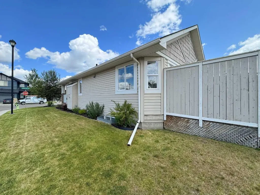 101 Channelside Cove SW Airdrie AB T4B 3J1