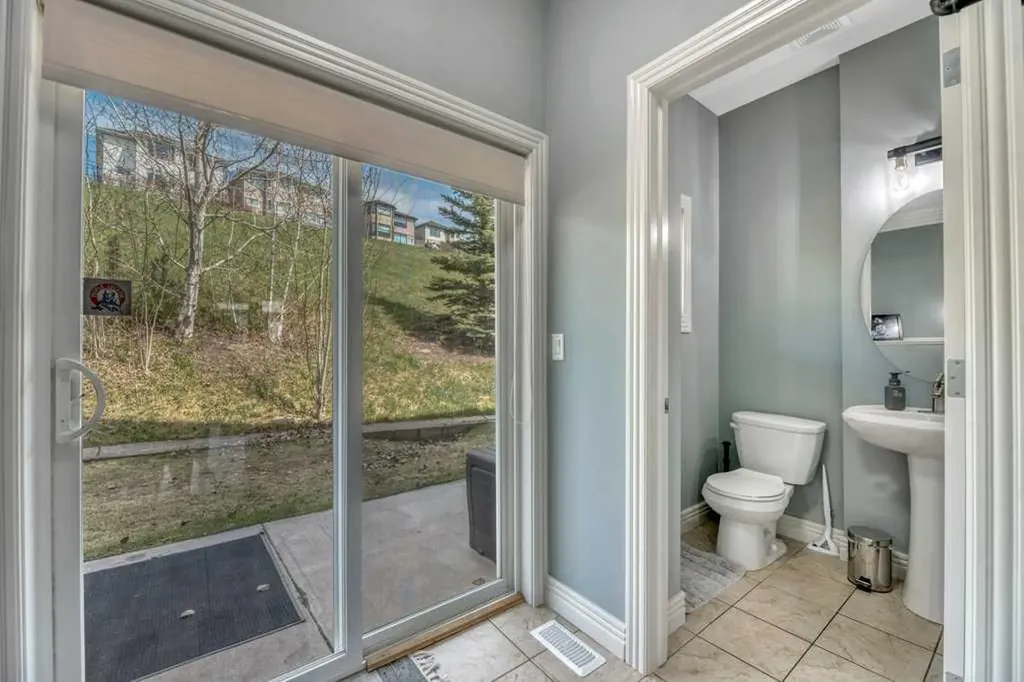 172 Rockyledge View NW Calgary AB T3G6B2