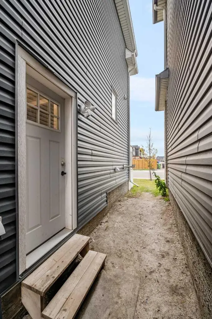 166 Howse Common NE Calgary AB T3P 1L6