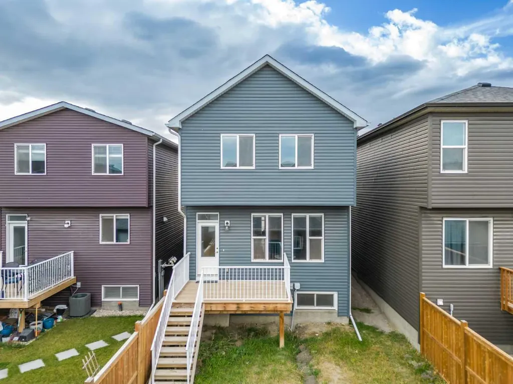 166 Howse Common NE Calgary AB T3P 1L6