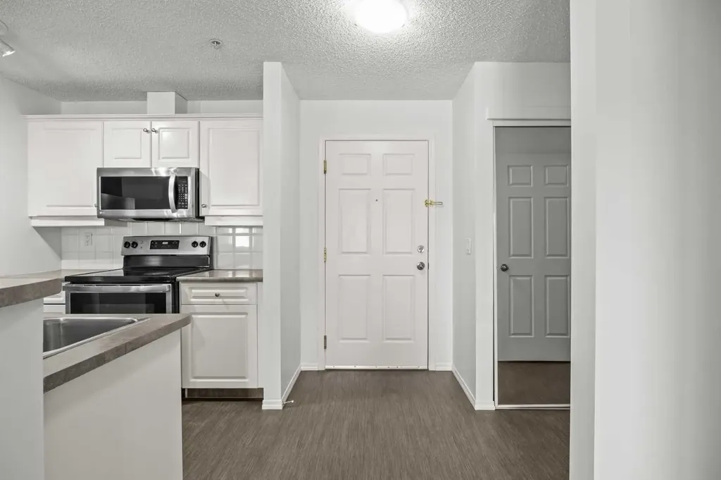260 Shawville Way SE Calgary AB T2Y 3Z7