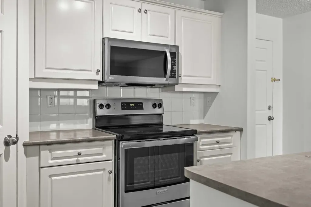 260 Shawville Way SE Calgary AB T2Y 3Z7