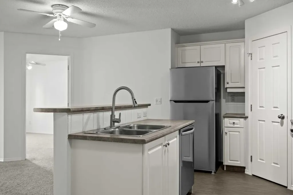 260 Shawville Way SE Calgary AB T2Y 3Z7