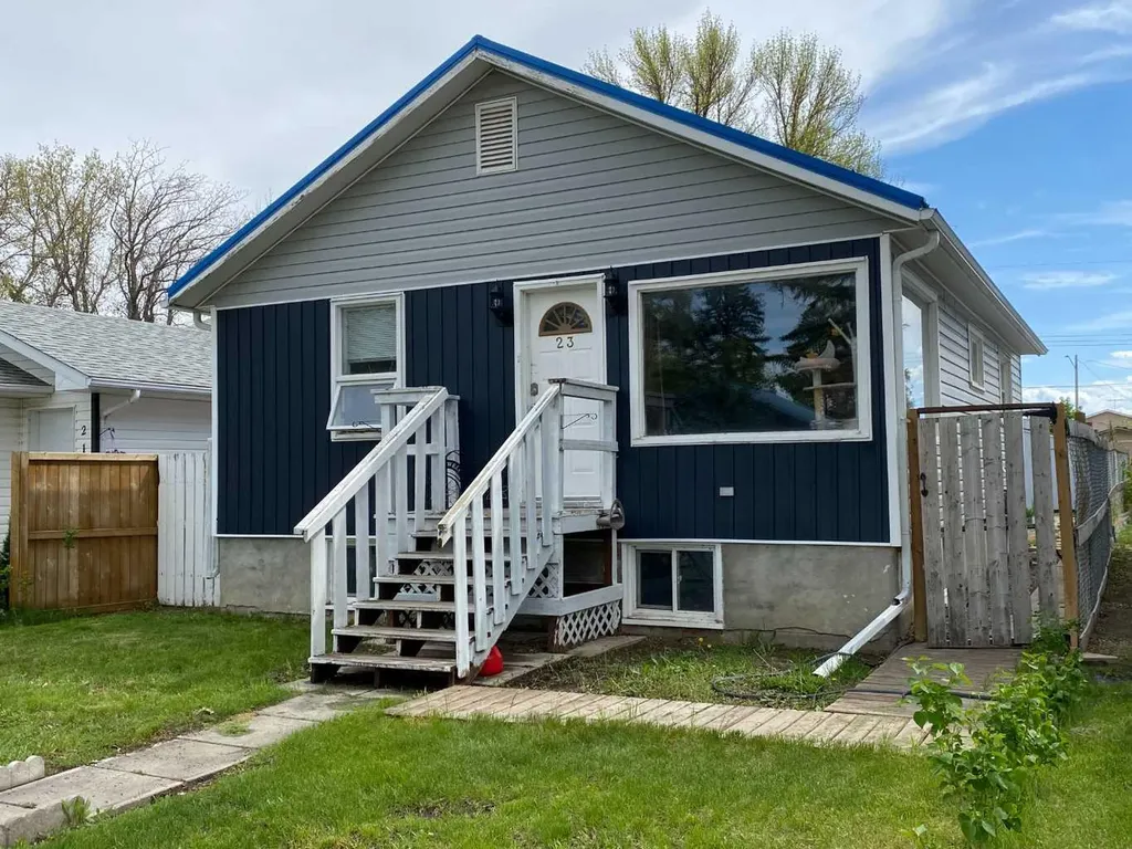 23 Pine Avenue W Brooks AB T1A0A1