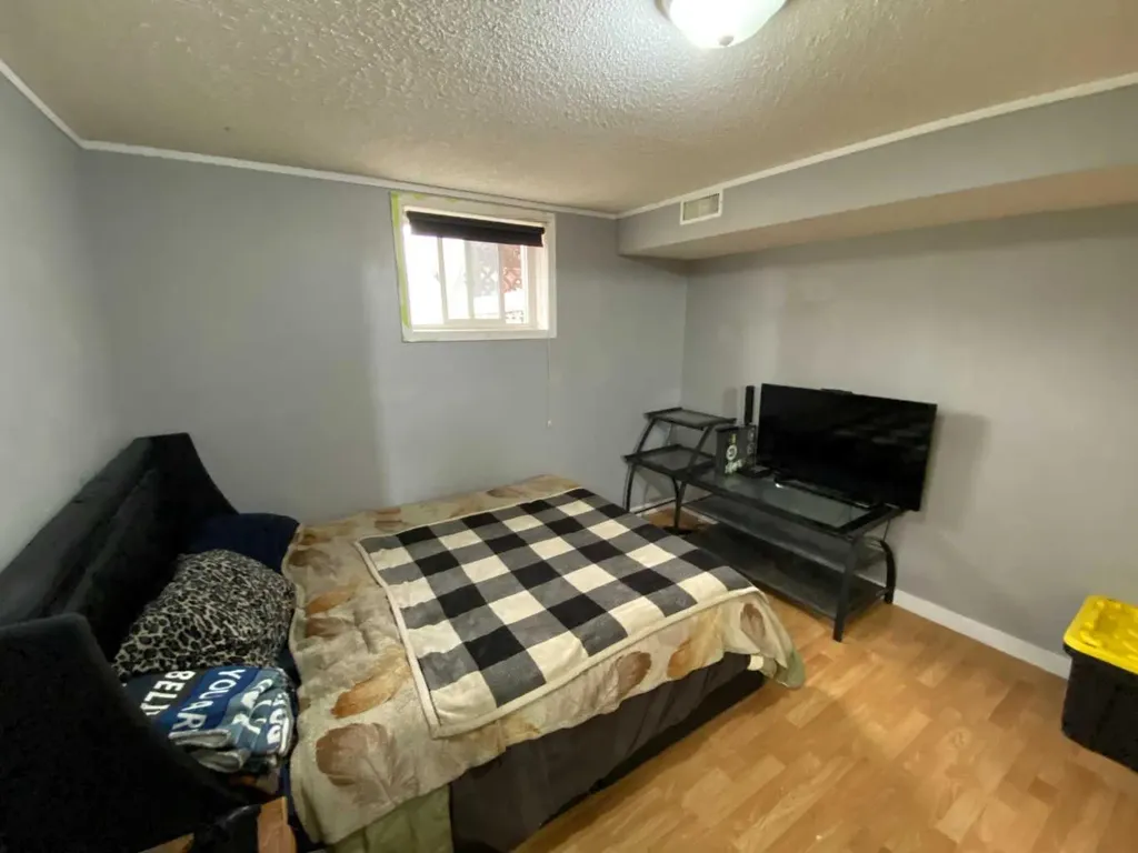 23 Pine Avenue W Brooks AB T1A0A1
