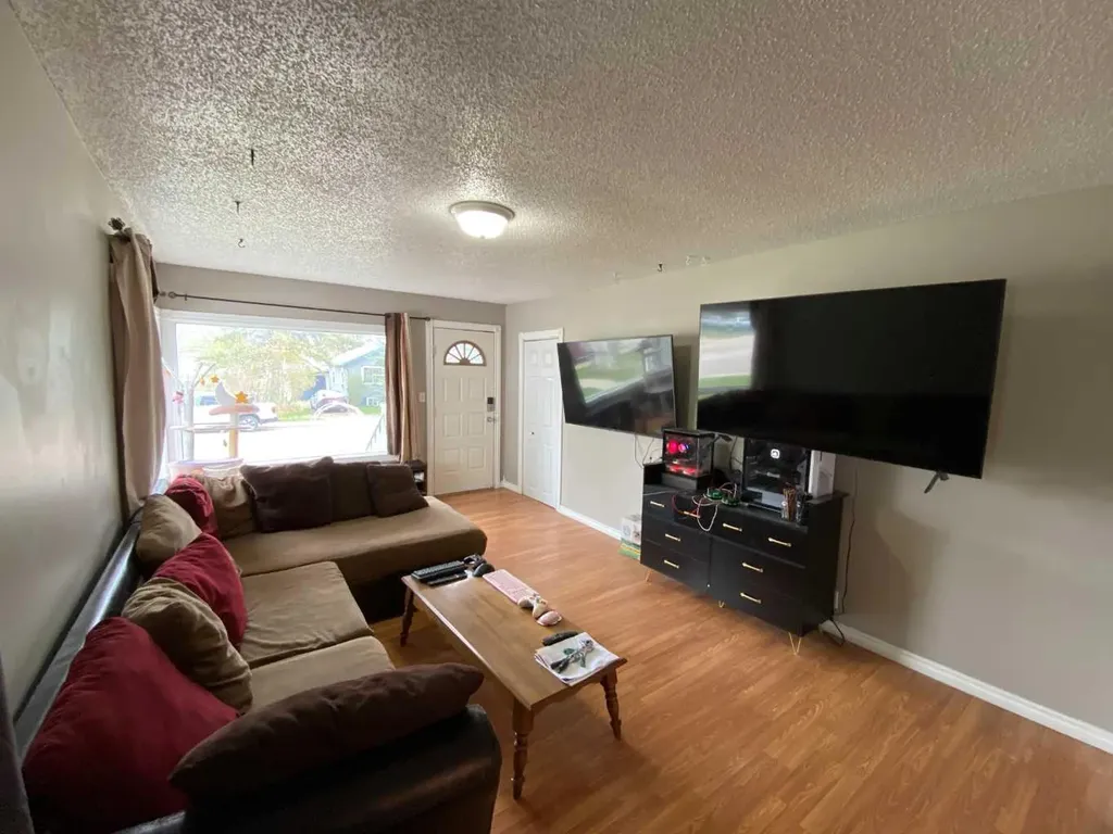23 Pine Avenue W Brooks AB T1A0A1