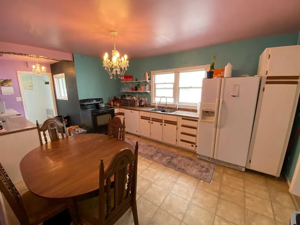 23 Pine Avenue W Brooks AB T1A0A1