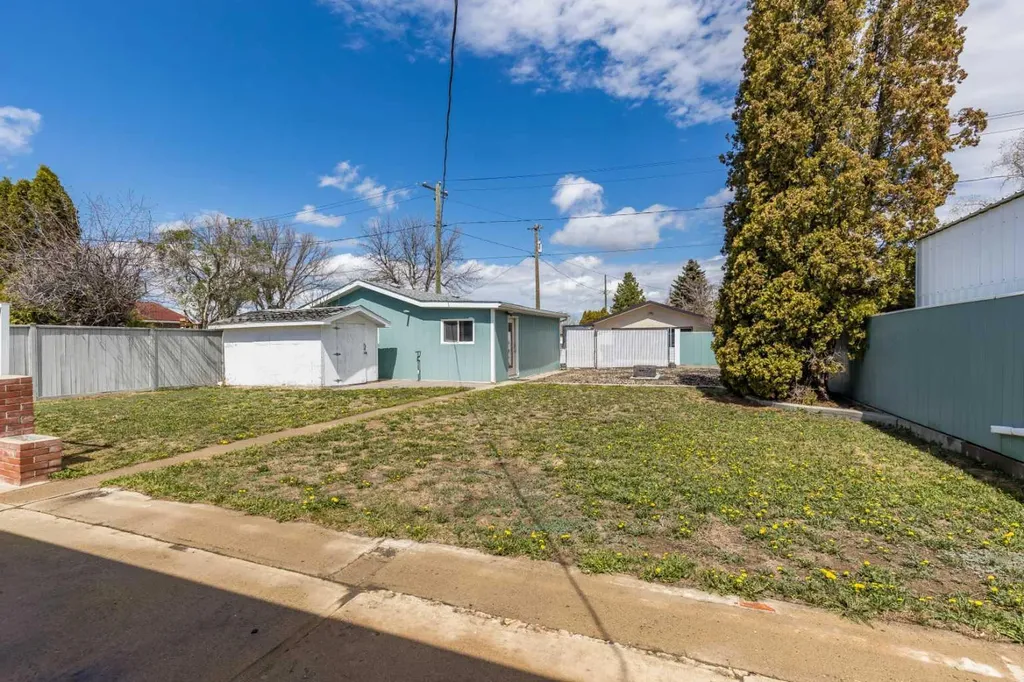 510 Terrill Road NW Medicine Hat AB T1A 7A7
