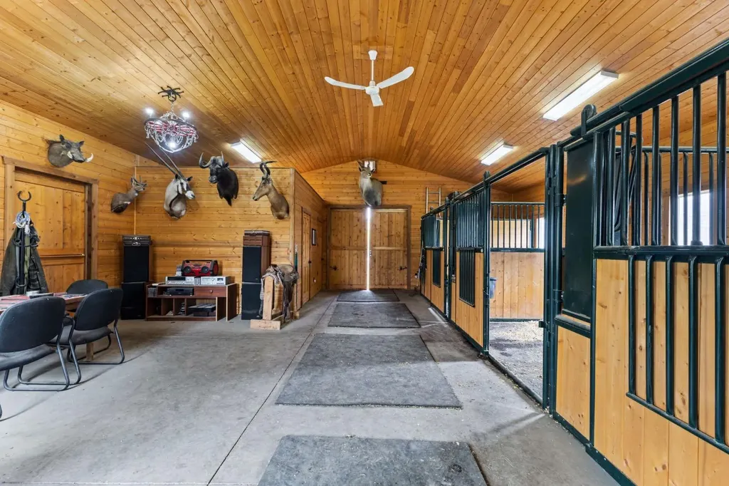 288017 160 Avenue W Rural Foothills County AB T0L 1W2