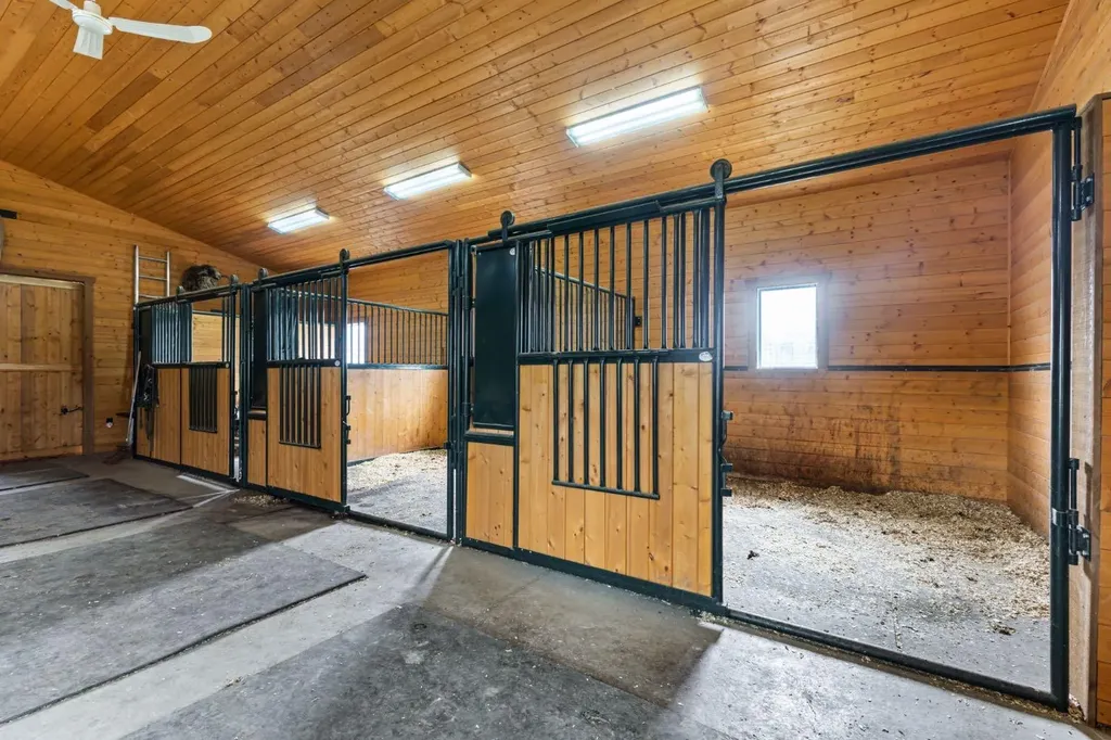 288017 160 Avenue W Rural Foothills County AB T0L 1W2