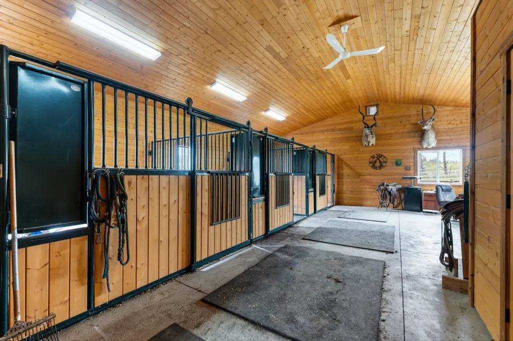 288017 160 Avenue W Rural Foothills County AB T0L 1W2