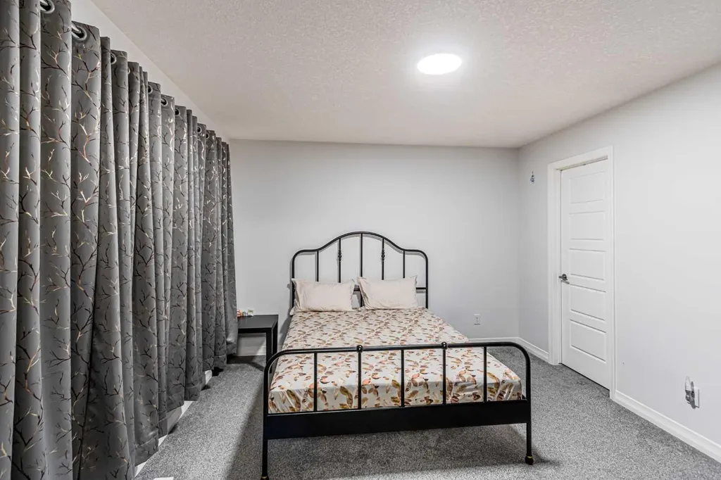 51 Corner Meadows Villas NE Calgary AB t3n1j5
