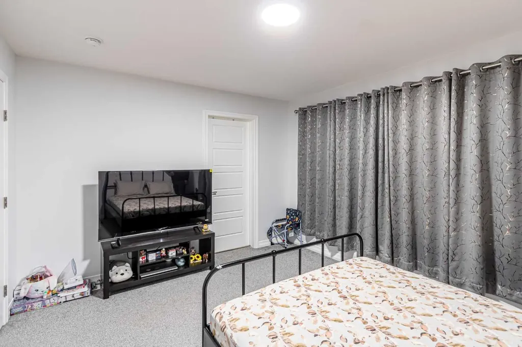 51 Corner Meadows Villas NE Calgary AB t3n1j5