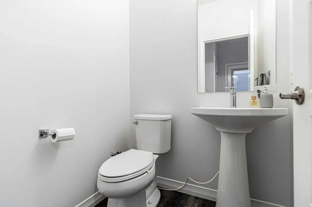 51 Corner Meadows Villas NE Calgary AB t3n1j5