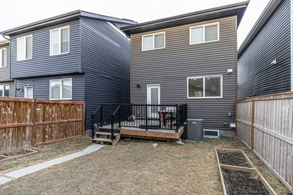 51 Corner Meadows Villas NE Calgary AB t3n1j5
