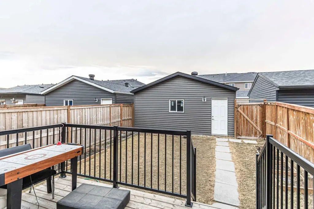 51 Corner Meadows Villas NE Calgary AB t3n1j5