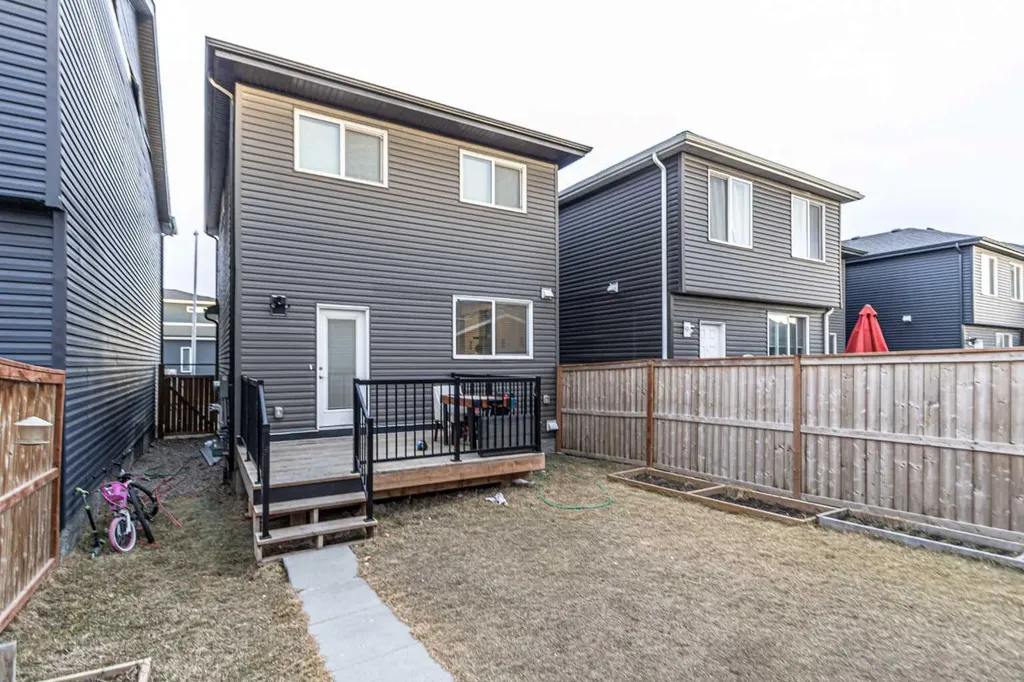 51 Corner Meadows Villas NE Calgary AB t3n1j5