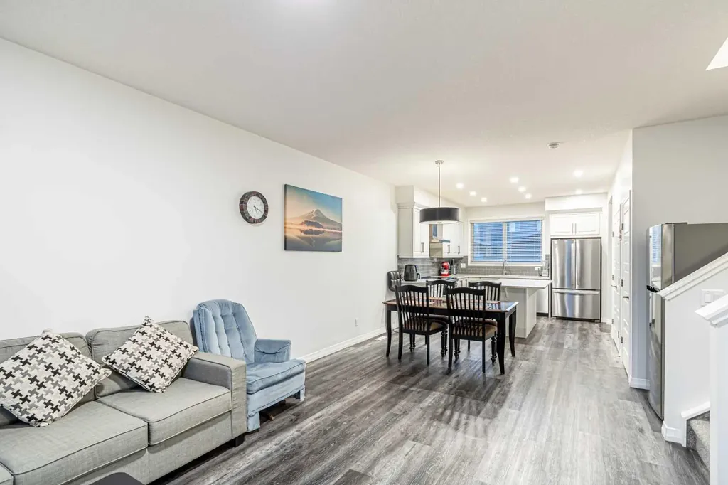 51 Corner Meadows Villas NE Calgary AB t3n1j5