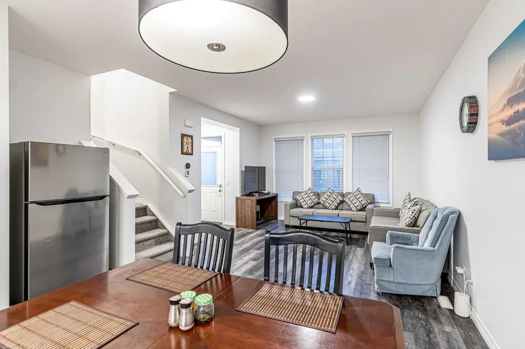 51 Corner Meadows Villas NE Calgary AB t3n1j5