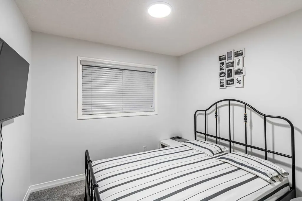 51 Corner Meadows Villas NE Calgary AB t3n1j5