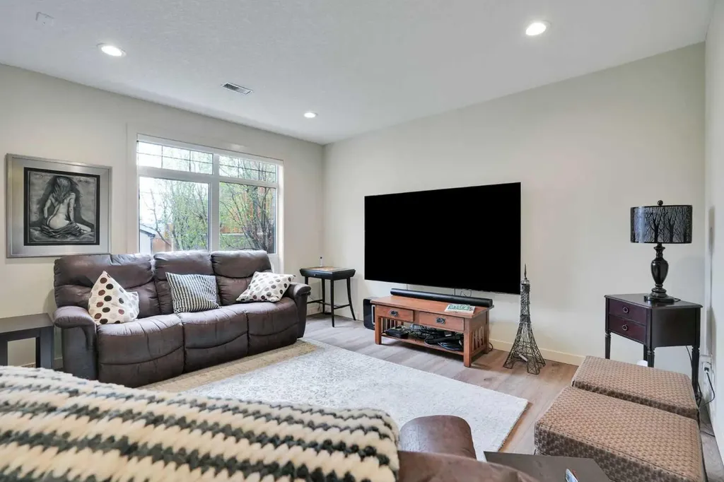 5107 Carney Road NW Calgary AB T2G1G1