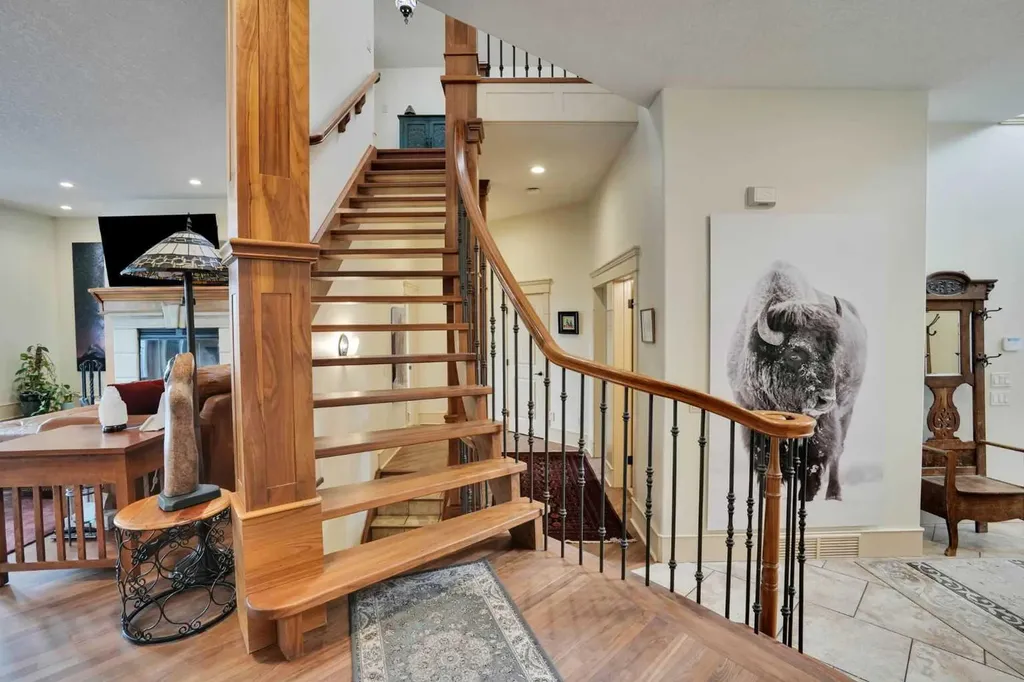 5107 Carney Road NW Calgary AB T2G1G1