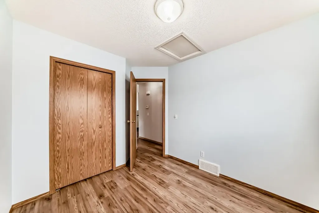 118 Bridleridge Way SW Calgary AB T2Y4K8