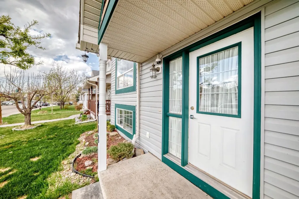 118 Bridleridge Way SW Calgary AB T2Y4K8