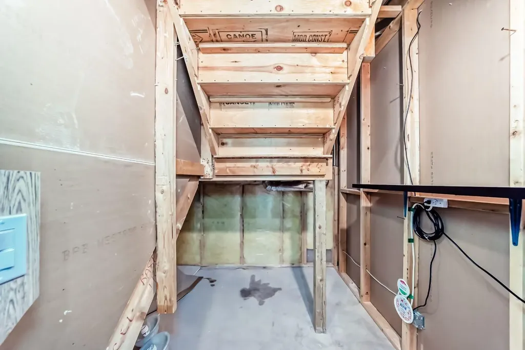 118 Bridleridge Way SW Calgary AB T2Y4K8