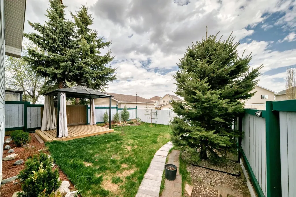 118 Bridleridge Way SW Calgary AB T2Y4K8