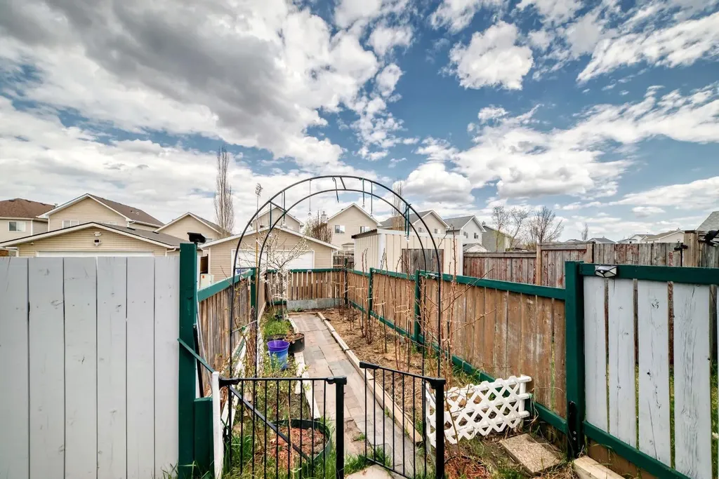 118 Bridleridge Way SW Calgary AB T2Y4K8