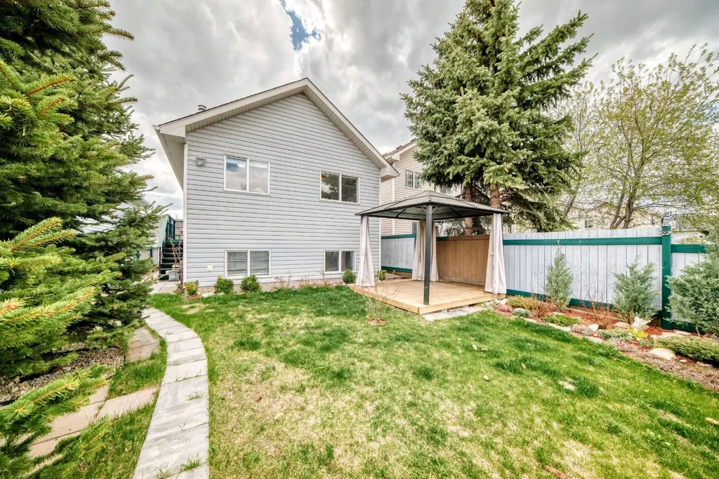 118 Bridleridge Way SW Calgary AB T2Y4K8