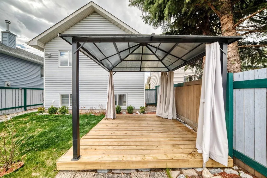 118 Bridleridge Way SW Calgary AB T2Y4K8
