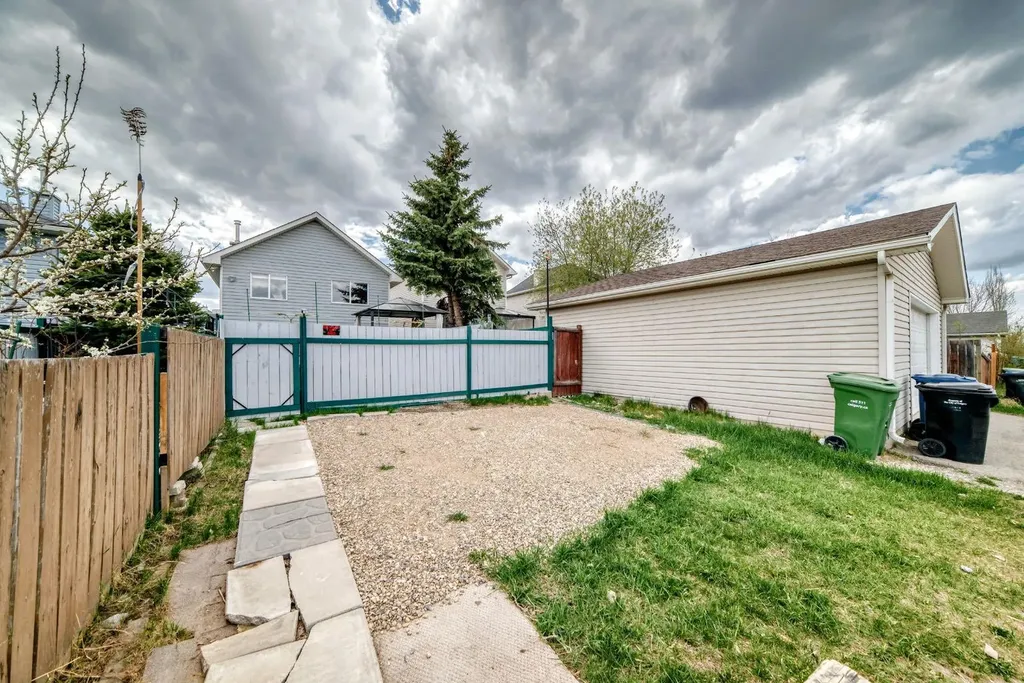118 Bridleridge Way SW Calgary AB T2Y4K8