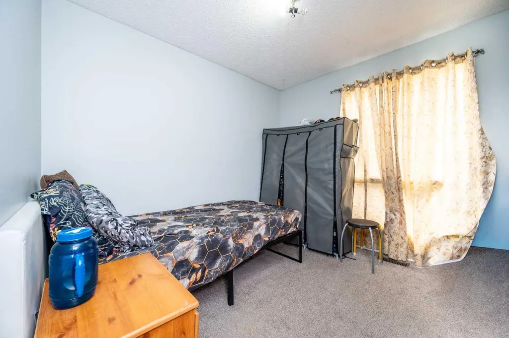356 Falmere Road NE Calgary AB T3J2Z4