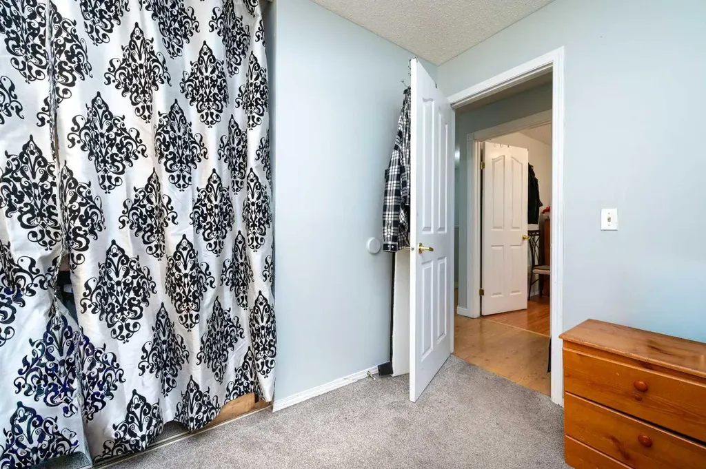 356 Falmere Road NE Calgary AB T3J2Z4