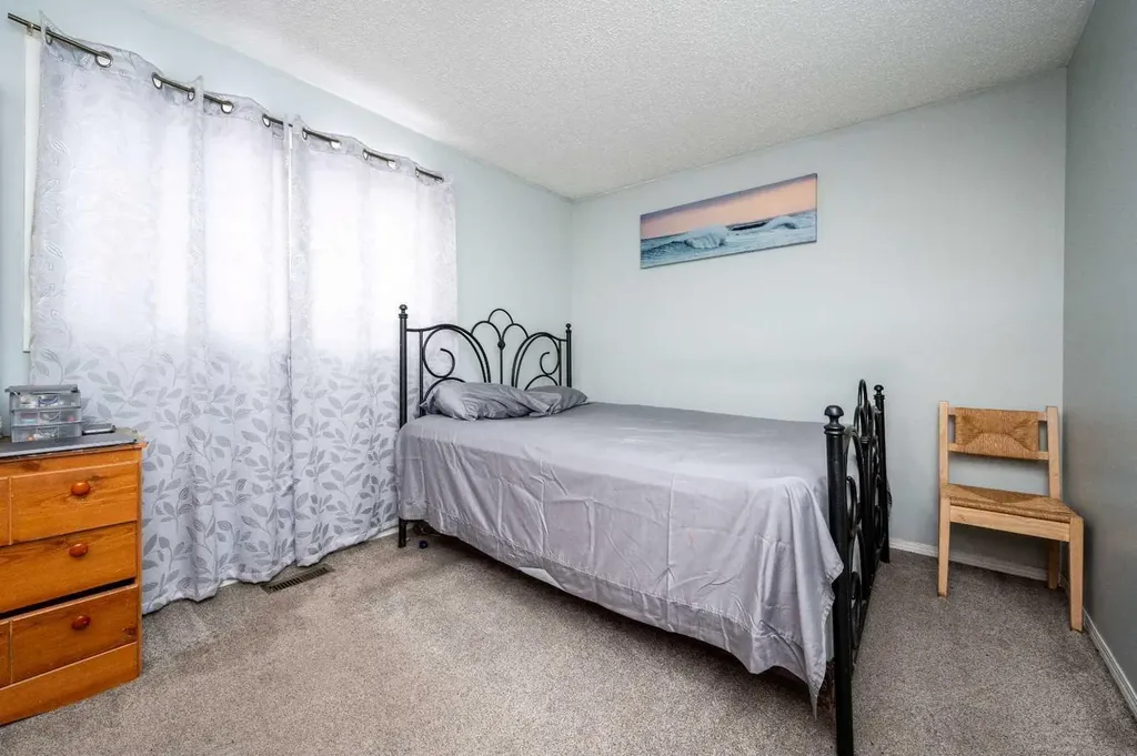 356 Falmere Road NE Calgary AB T3J2Z4