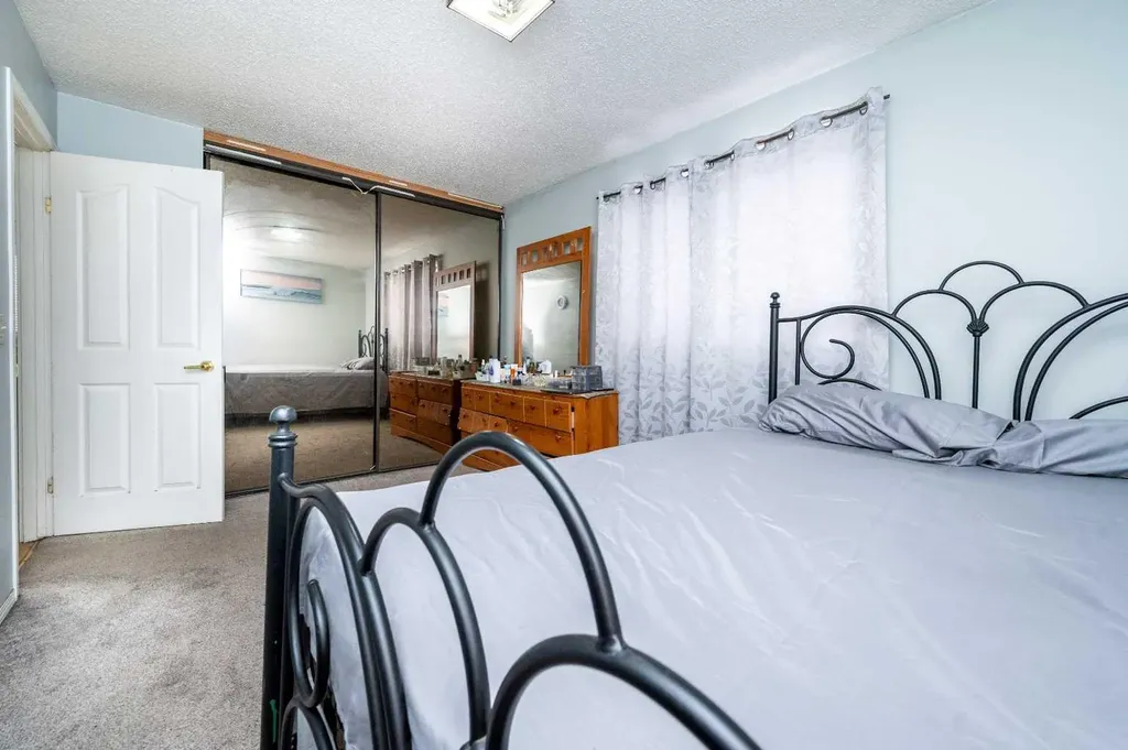 356 Falmere Road NE Calgary AB T3J2Z4