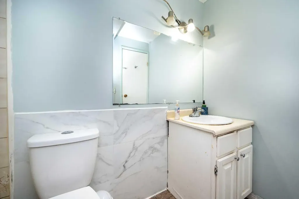 356 Falmere Road NE Calgary AB T3J2Z4