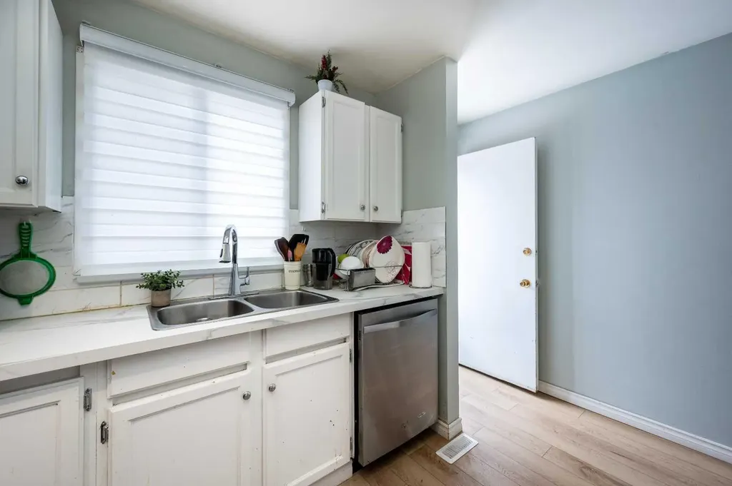 356 Falmere Road NE Calgary AB T3J2Z4