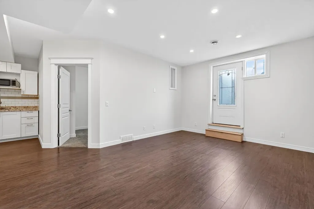 123 Evanscrest Way NW Calgary AB T3P 0S3