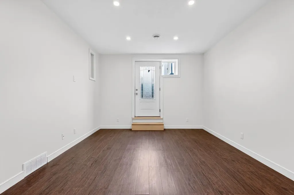 123 Evanscrest Way NW Calgary AB T3P 0S3