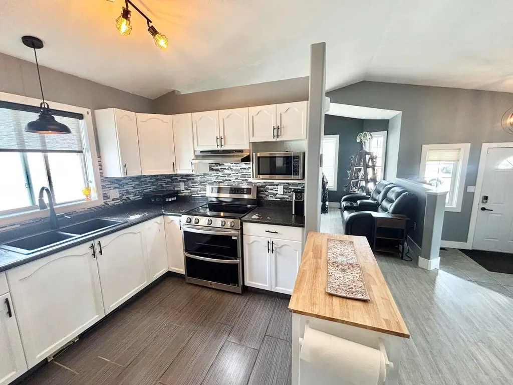 8128 95 Street Grande Prairie AB T8V 7G3